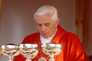 Папа Римський висловився з приводу секс-скандалу з прем'єром Італії