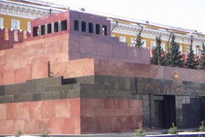 Російські діячі кіно та естради вважають, що Ленін рано чи пізно буде похований