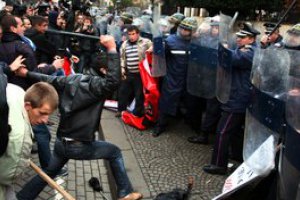В Албанії в результаті сутичок демонстрантів з поліцією загинуло троє людей