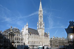 У Брюсселі тисячі демонстрантів закликають покласти край урядовій кризі