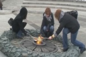 За жарку яичницы на Вечном огне в Киеве возбуждено уголовное дело