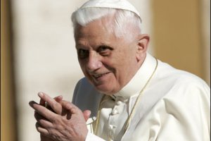 Бенедикт XVI призвал к большим усилиям по защите христиан от дискриминации