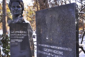 На Лесном кладбище столицы осквернена могила Героя Советского Союза