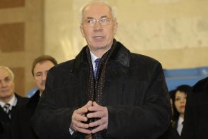 Азаров и члены правительства почтили память героев Крут