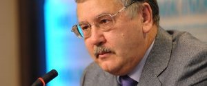 Гриценко предложил Януковичу показать Межигорье и вертолет