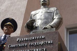 Табачник предлагает ставить памятники кому угодно