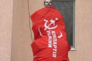 Бюст Сталіна знову має голову