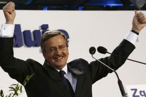 Коморовский посоветовал Януковичу децентрализировать власть