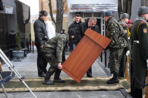 Передвиборча обіцянка Януковича про професійну армію відкладається на невизначений термін
