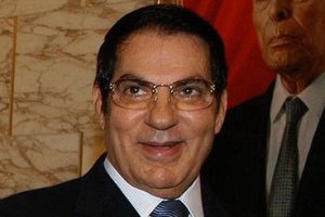 Тунис выдал международный ордер на арест экс-президента и его жены