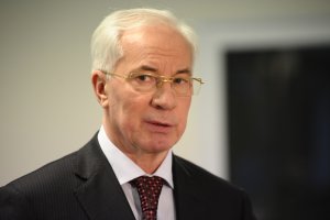 З процедурних причин Азаров залишився з Лукашенком