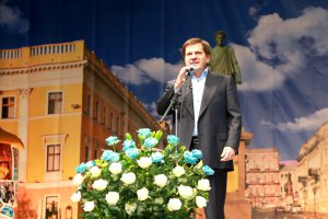 Янукович не вірить, що «небідний» Костусєв підняв собі зарплату удвічі