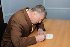 Жириновский предложил Кадаффи перебраться в Москву