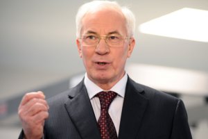 Азаров обіцяє піти у відставку, якщо знову настане криза