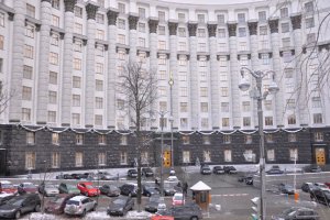 Азаров поручил создать оборонительный заслон от прессы