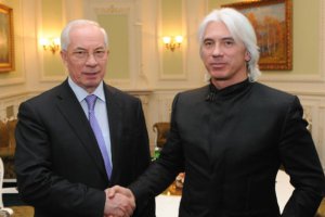 Азаров поговорив про оперне мистецтво