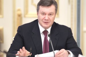 Янукович поручил завершить реставрацию Национального художественного музея