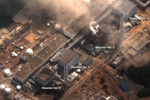 Над «Фукусимой» поднимается черный дым