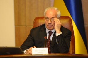 Азаров вважає, що за міністрами на суботник добровільно підуть і всі інші