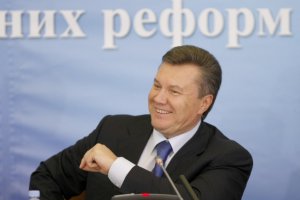 Янукович разрешил Совмину Крыма бесплатно раздавать землю