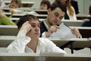 Более 40% студентов уверены, что хорошую работу можно получить только по знакомству