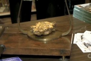 Золотой самородок из Калифорнии установил рекорд на аукционе