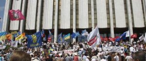 Біля Українського дому в Києві, де проходить мітинг проти мовного закону, зникла мобільний зв'язок