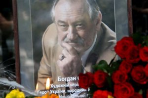 Ступку похоронили на Байковом кладбище рядом с Лобановским и Амосовым