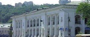 Набув чинності закон, що дозволяє приватизацію Гостиного двору у Києві