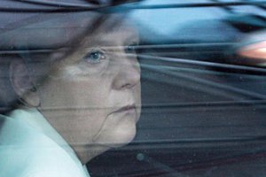 У кортеж Меркель у Кишиневі кинули пляшку із запальною сумішшю