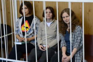 Накануне вынесения приговора Pussy Riot Вакарчук назвал происходящее «абсурдом», а Кузьма указал на «заказчика»