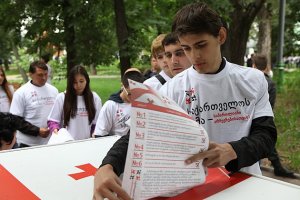 На выборах в Грузии оппозиция опережает партию Саакашвили на 12%