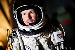 Рекордный прыжок австралийского парашютиста из стратосферы перенесен на 14 октября