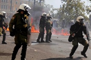 В Греции за нападения на полицейских задержали 50 демонстрантов (ВИДЕО)