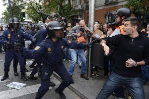Іспанська поліція відбила штурм демонстрантами будівлі парламенту (ВІДЕО)