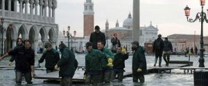 Итальянский «Франкеншторм» затопил Венецию (ВИДЕО)