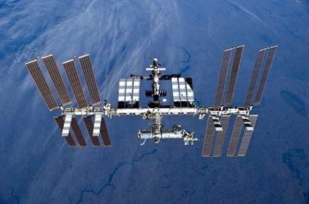 МКС спасли от обломков спутника - орбита станции поднята на один километр