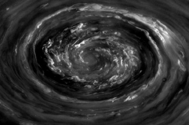 Cassini сфотографував унікальний мега-шторм на північному полюсі Сатурна (ФОТО)