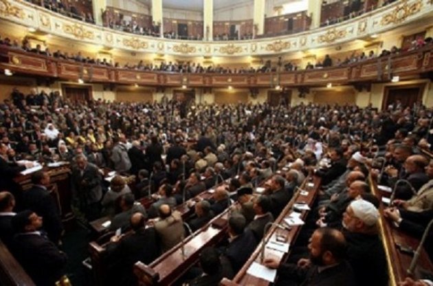 На фоне массовых протестов в Египте спешно принят проект новой конституции