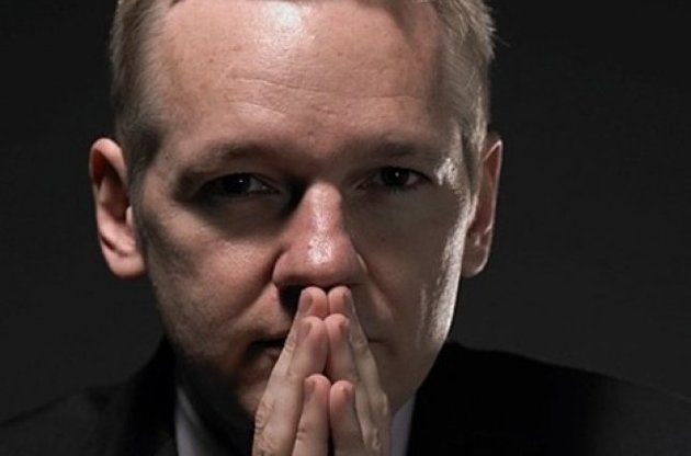 Засновник WikiLeaks вважає Google і Facebook інструментами державного стеження