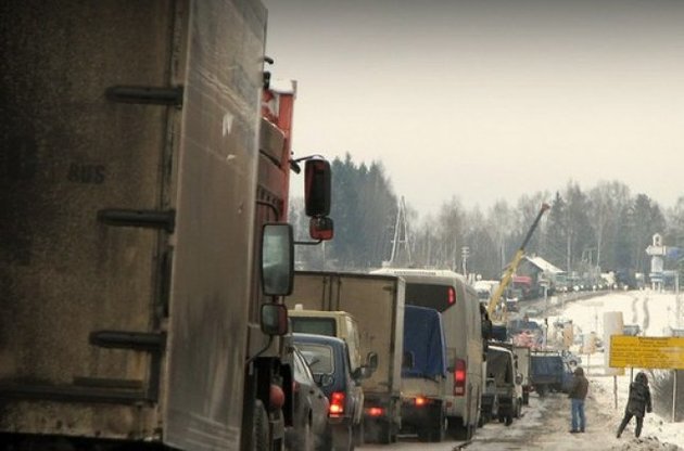 Транспортний колапс у Росії: Затор під Твер'ю досяг 200 км