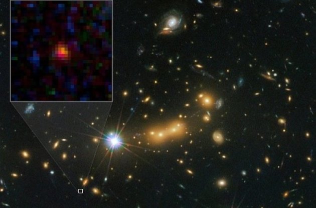 Изображение галактики MACS0647-JD — из снимков «Хаббла», полученных 5 октября и 29 ноября 2011 года