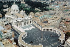 За співробітниками Ватикану будуть стежити за допомогою мікрочіпів