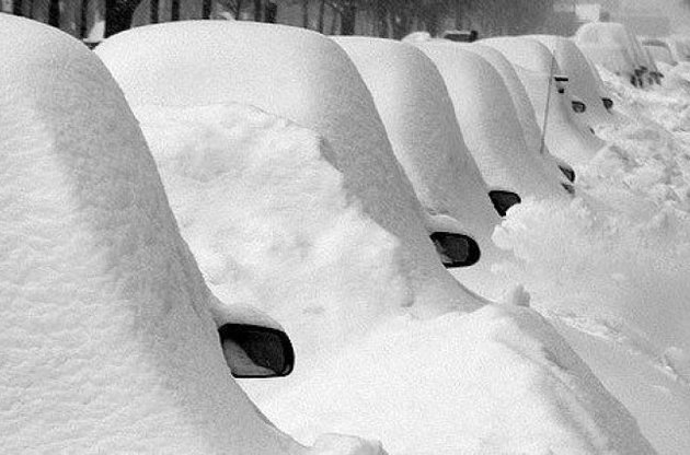 Более 50 автомобилей застряли на дорогах Украины из-за снега и гололеда