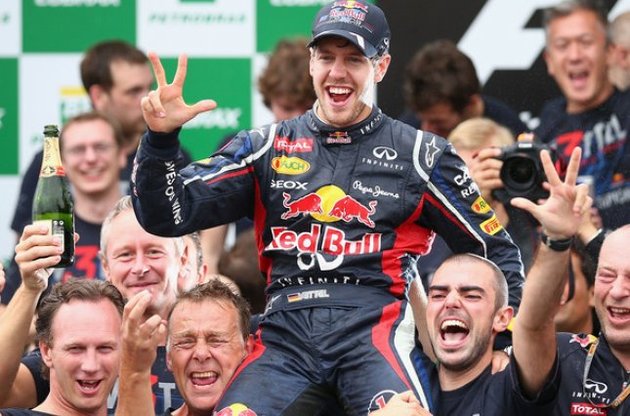 Из-за запрещенного правилами обгона в ходе Гран-при Бразилии Феттель может потерять титул чемпиона мира