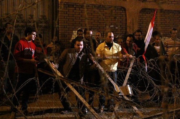 Демонстранты в Египте прорвали военные кордоны у дворца президента