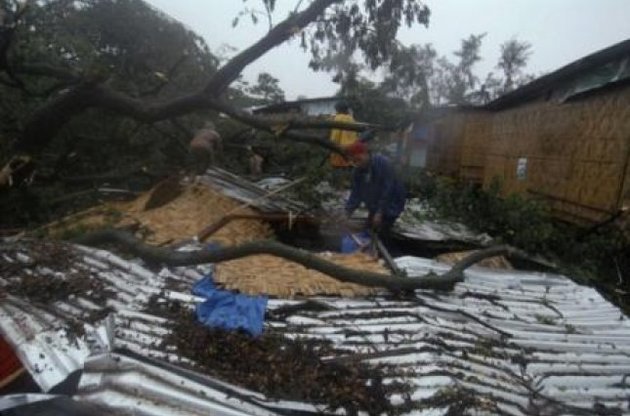 Число жертв тайфуна на Филиппинах достигло 325 человек