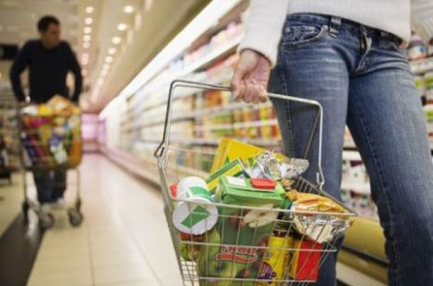 Жителі США і країн Європи половину продуктів викидають після покупки