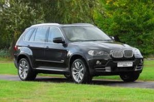 BMW відкликає чверть мільйона кросоверів X5