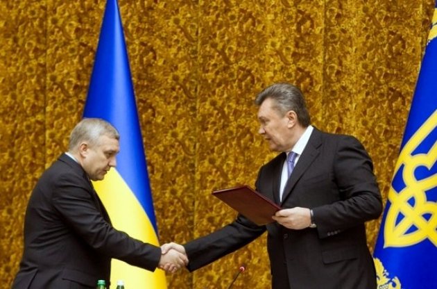Янукович пообещал "считаться с мнением профессионалов" при реформировании СБУ
